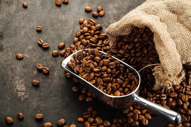 Cara menghilangkan bau kulkas dengan kopi bubuk