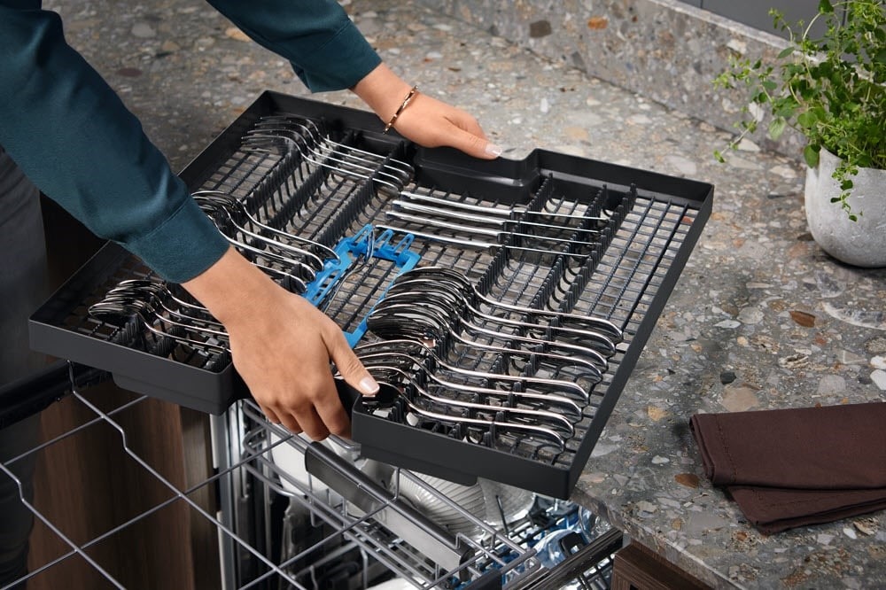 How to load cutlery in dishwasher