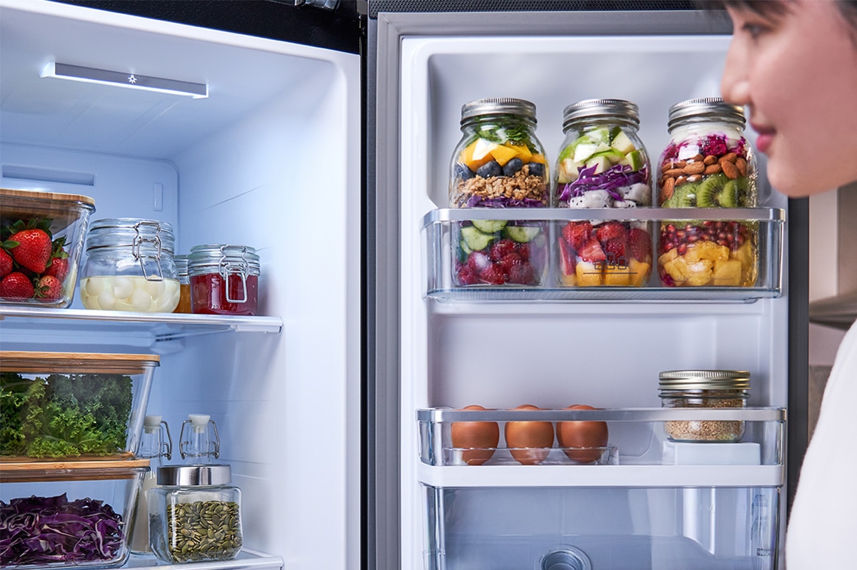 How to clean a refrigerator the right way