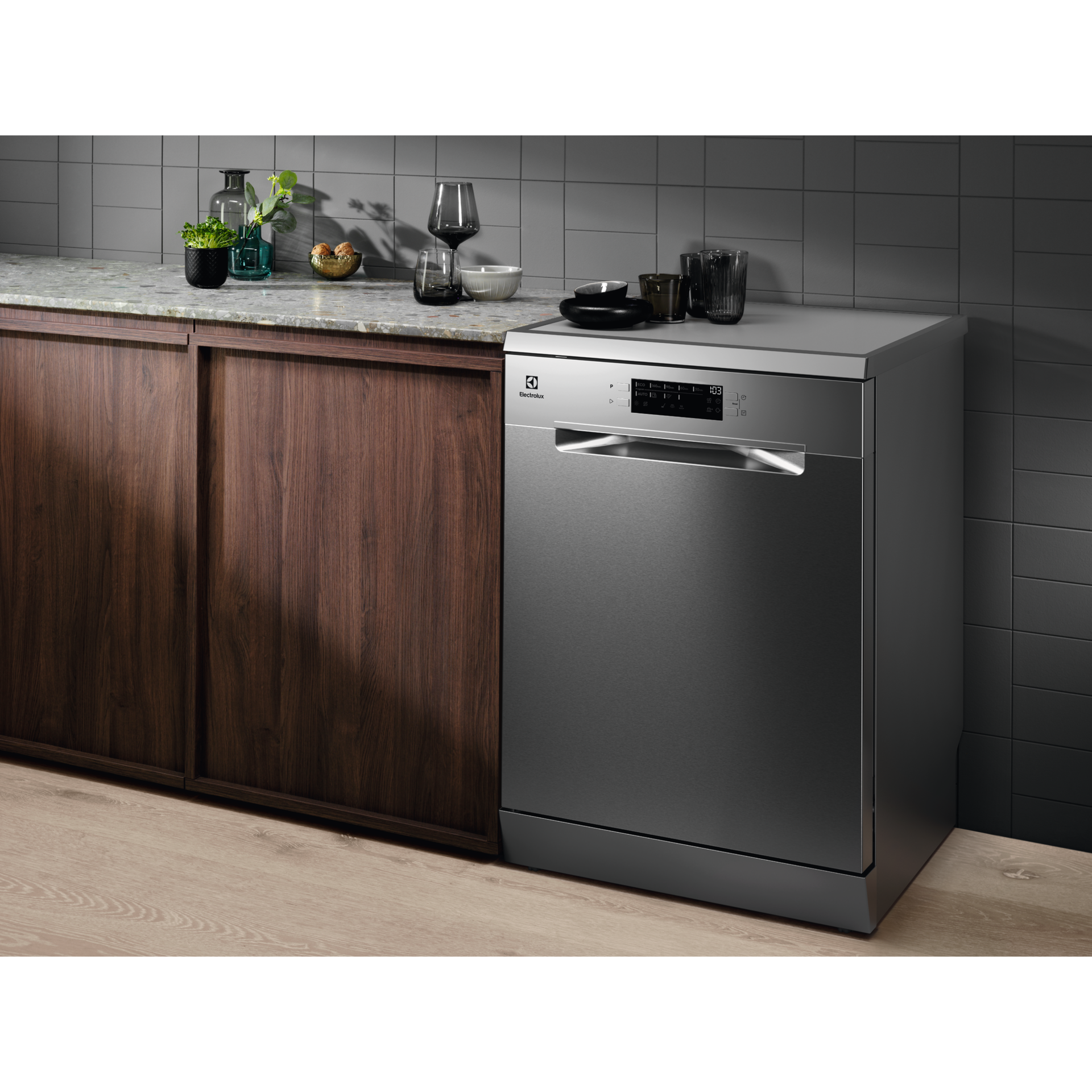 60cm UltimateCare 300 freestanding dishwasher with 13 place settings