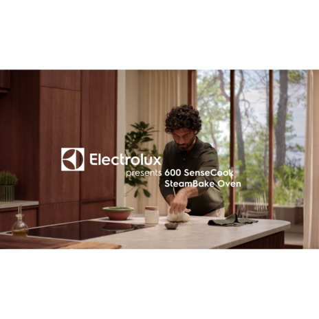 60cm 600 SenseCook SteamBake built-in single steam oven with 72L capacity