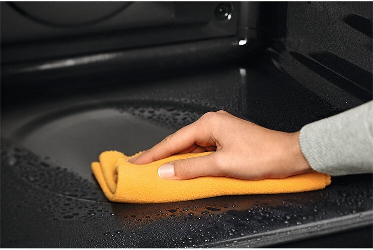 Membersihkan dengan bantuan uap