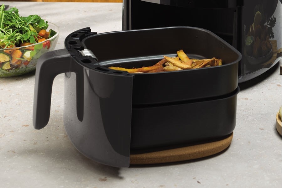 Serve hot food from the basket